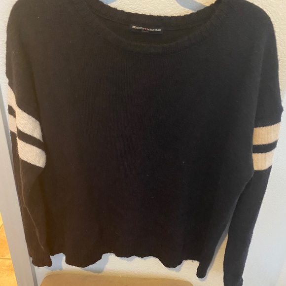 Wool sweater actually a dark blue - Picture 4 of 5